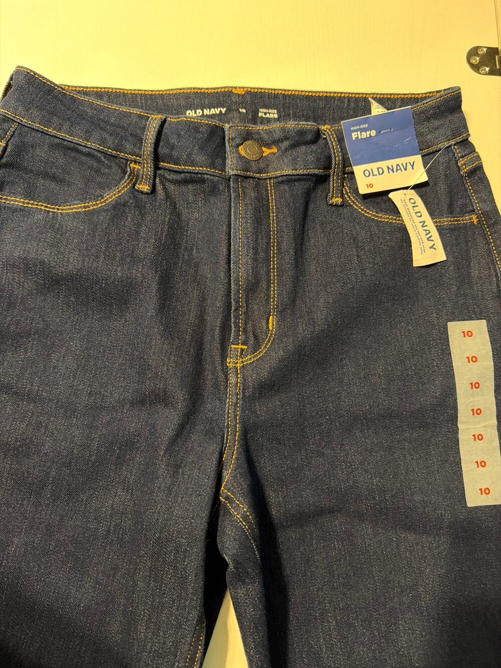 Sz 10 Old Navy High-Rise Flare jeans. NWT